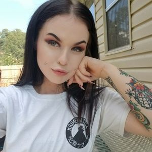 Meet your Posher, Alexis